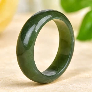 Bague anneau en jade, jonc plein de néphrite