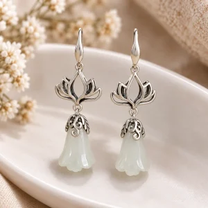 Boucles d’oreilles jade et argent, fleurs de jade blanc