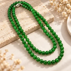 Collier de perles de jade, rang enfilé