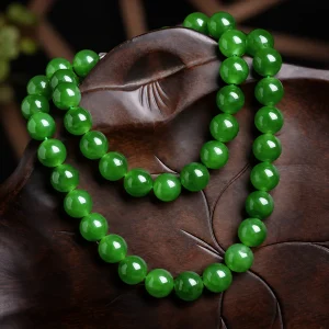 Collier en jade vert, rang de perles de néphrite