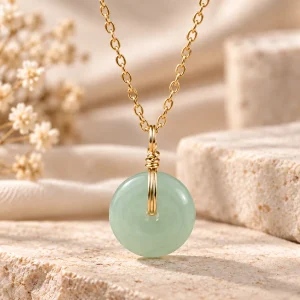 Collier jade et or, disque vert d’eau sur chaîne dorée
