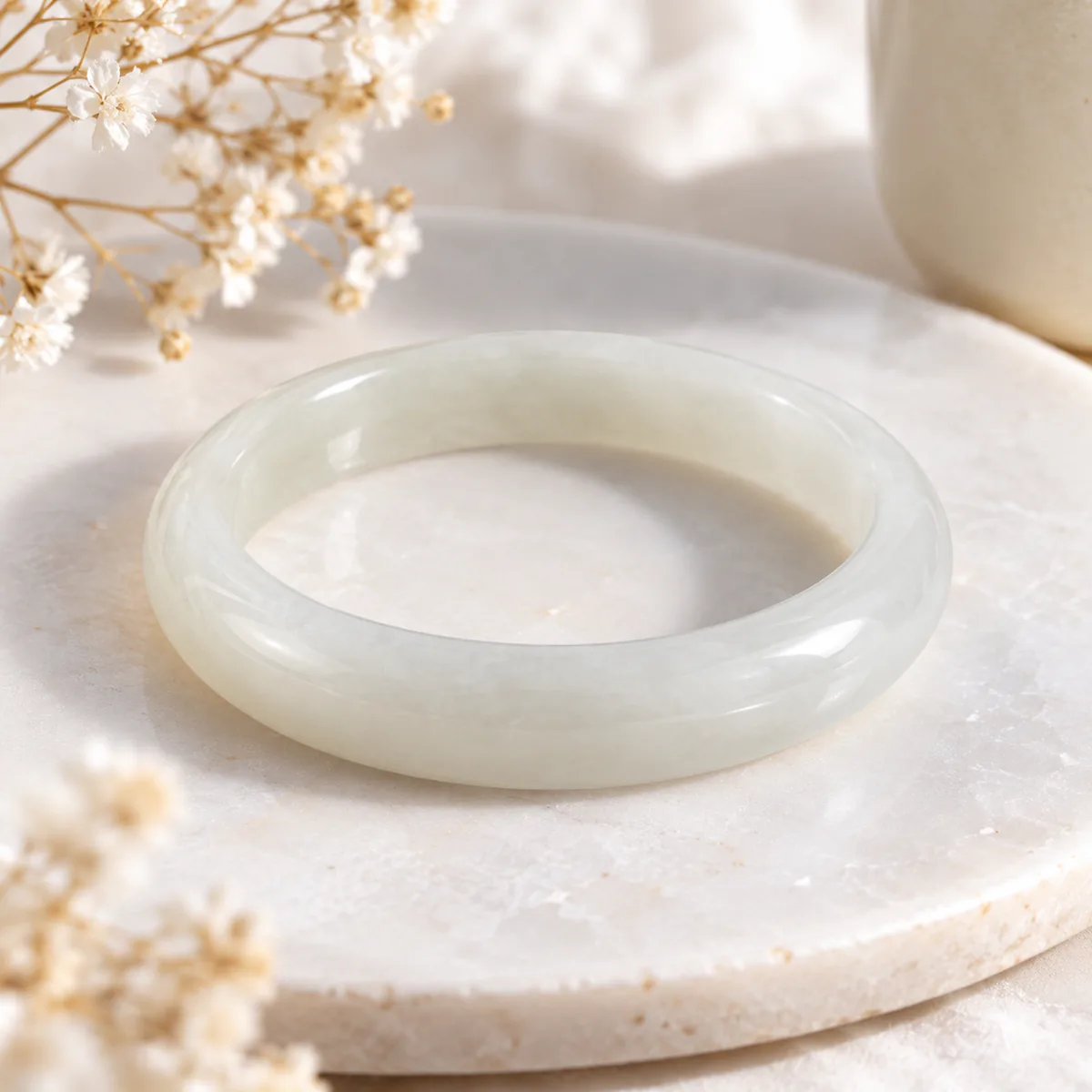 Jonc en néphrite blanche, bracelet fermé