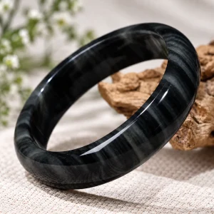 Jonc en néphrite noire, bracelet d’un seul bloc