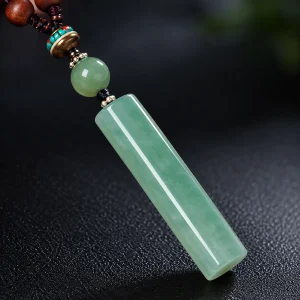 Pendentif en jade véritable, jadéite ou néphrite