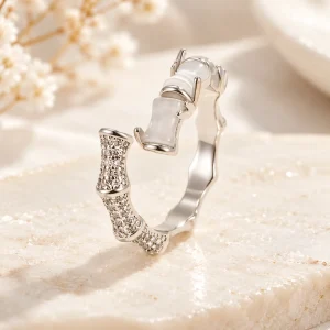 Bague bambou en jade blanc et argent