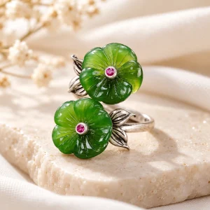 Bague fleur en jade, deux fleurs sculptées