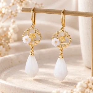 Boucles d’oreilles jade blanc et fleur de nacre