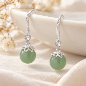 Boucles d’oreilles jade et zircon, crochet d’argent