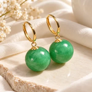 Boucles d’oreilles en jade vert vif, créoles dorées