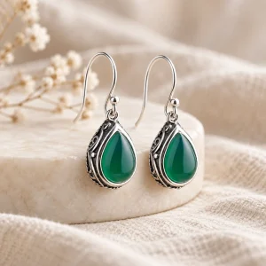 Boucles d’oreilles vintage en jade et argent ciselé
