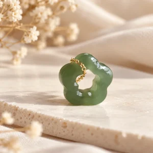 Pendentif fleur de prunier en jade