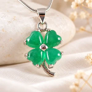 Pendentif trèfle à quatre feuilles en jade