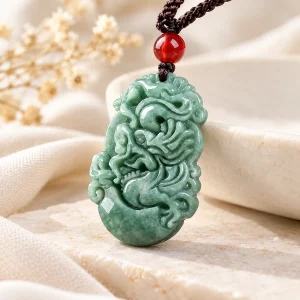 Pendentif zodiaque Dragon en jade, sujet sculpté